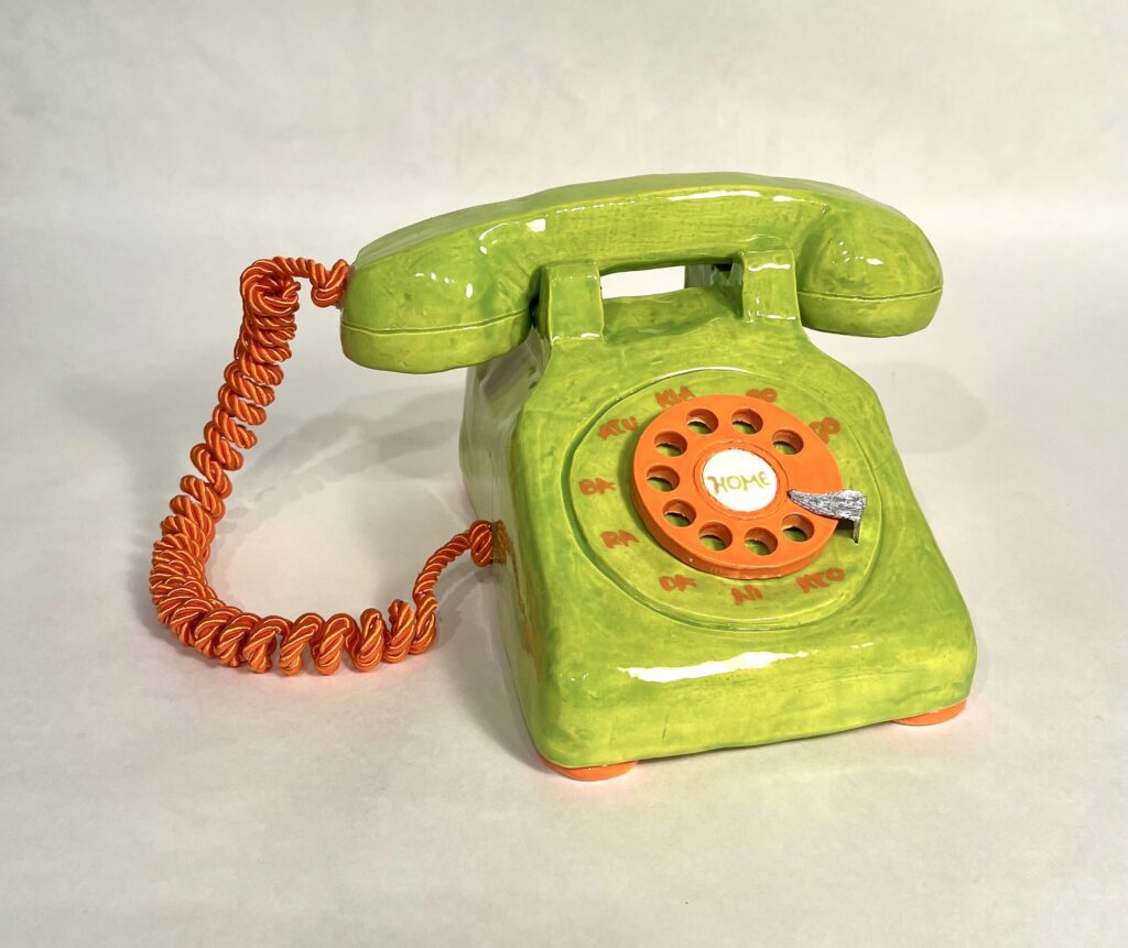 El Teléfono, ceramic, 10"x10"x6", 2025
